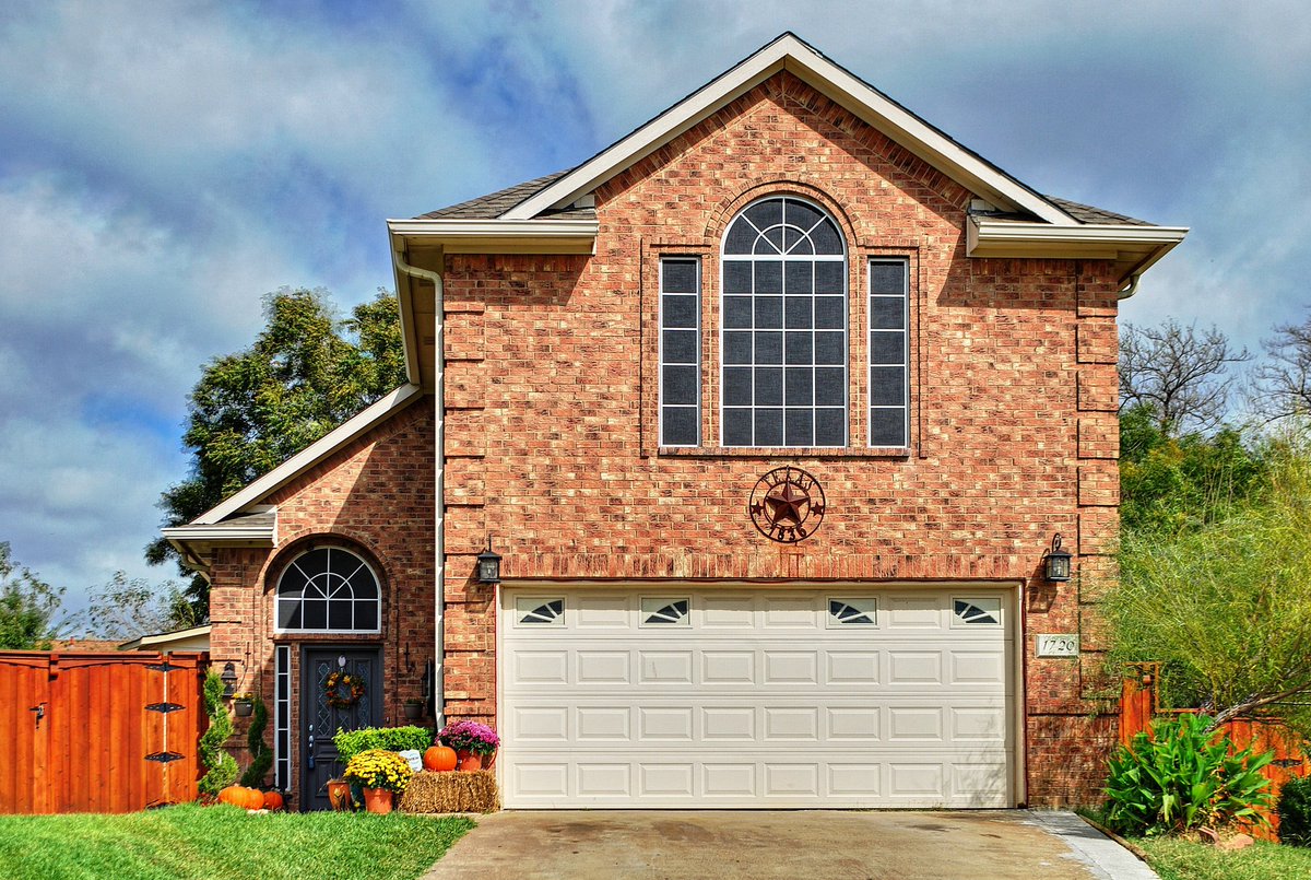 RedPhoneRE's tweet image. Check out my #listing in #Carrollton #TX  #realestate #realtor tour.circlepix.com/home/UYUQ89