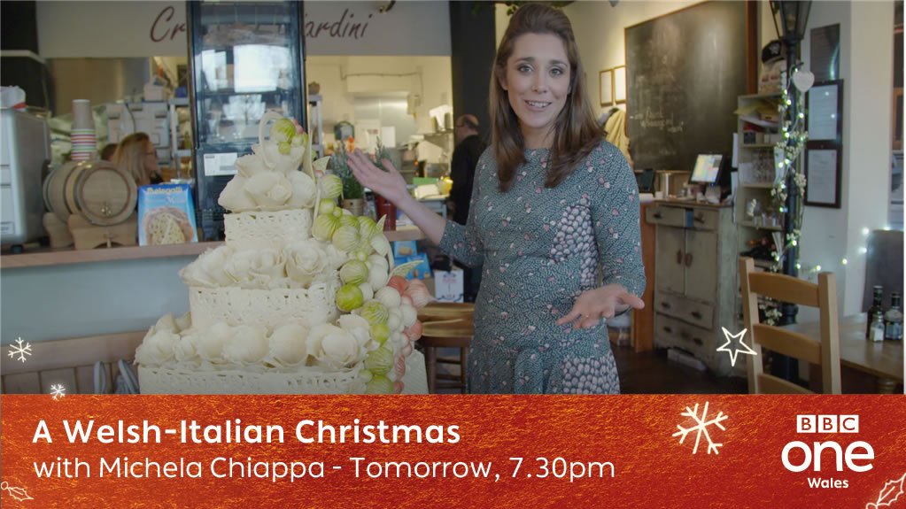 BBCWales's tweet photo. 🎂Now THIS is a cake! 

…Michela's (@TheChiappas) guests have five other courses to eat first though! 
🍗🍤🧀🍆🍞
🎄#WelshItalians https://t.co/PhwmaK7PbM
