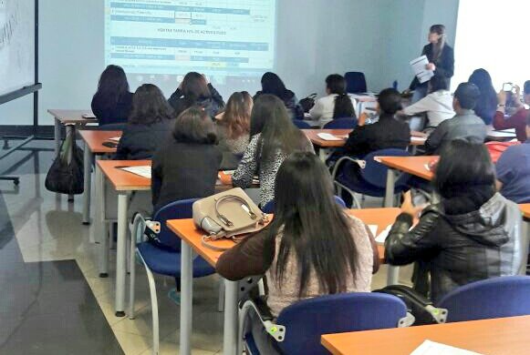 SRIoficialEc's tweet photo. #SRIzonal6 capacita a la ciudadanía de #Cuenca sobre el llenado del #Formulario104 https://t.co/cuLGi37vx2