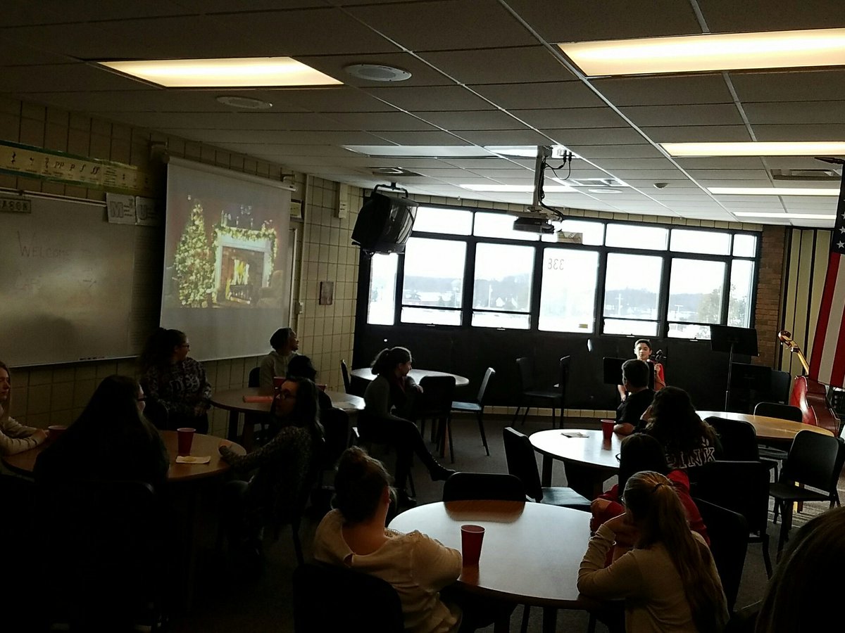 LSMSOrchestra's tweet photo. Cafe 338 #LSMSO 8th graders playing solos and Christmas music for each othet. https://t.co/L4eZoTDgiq