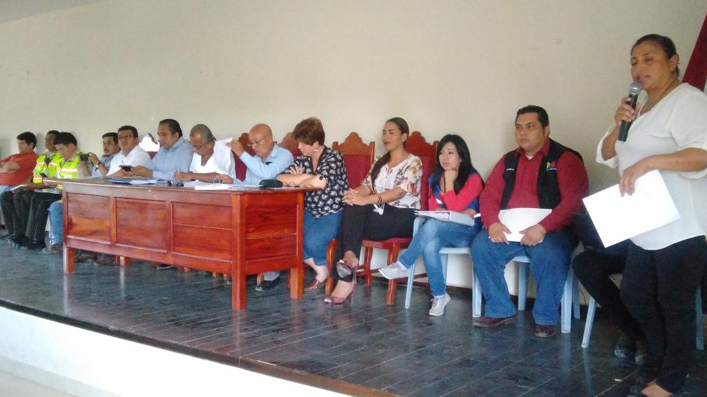 goberorellana's tweet photo. Gobernador @ColonMallaMP62 con representantes del Ejecutivo Desconcentrado y GADs atienden necesidades en Taracoa https://t.co/yTp8r5rR15