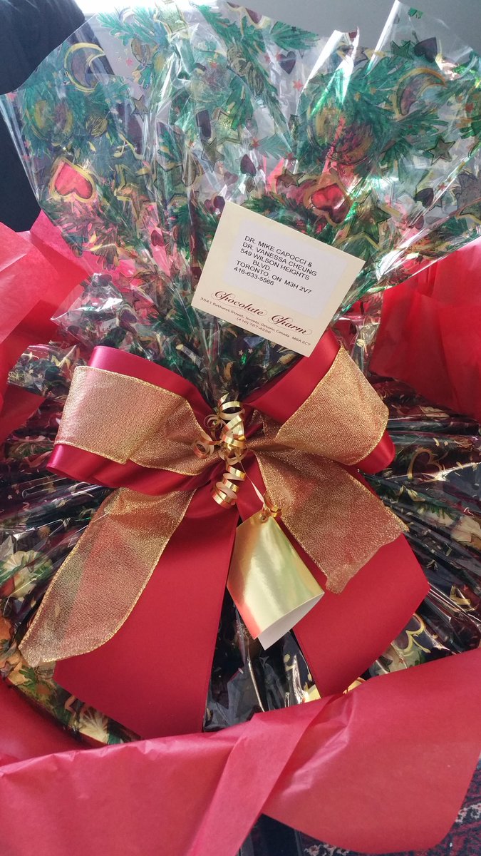 DWDENTALARTS's tweet photo. As long as you brush and floss, everyone can have a little bit of sweets, even us! #chocolates #GiftsFromTheHeart #DentalHumor https://t.co/9OWDAutTkh