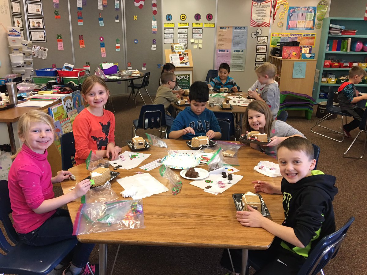 asfelds's tweet image. Making Polar Express trains in first grade! #csestrong #cserocori #cse2028