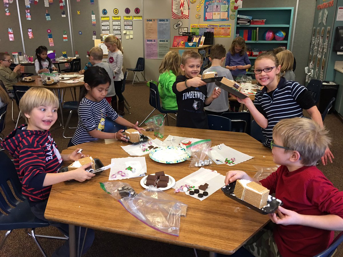 asfelds's tweet image. Making Polar Express trains in first grade! #csestrong #cserocori #cse2028