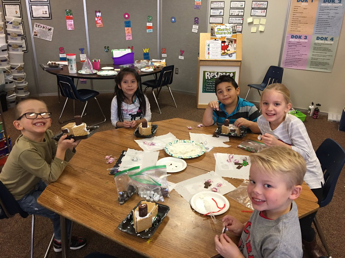 asfelds's tweet image. Making Polar Express trains in first grade! #csestrong #cserocori #cse2028