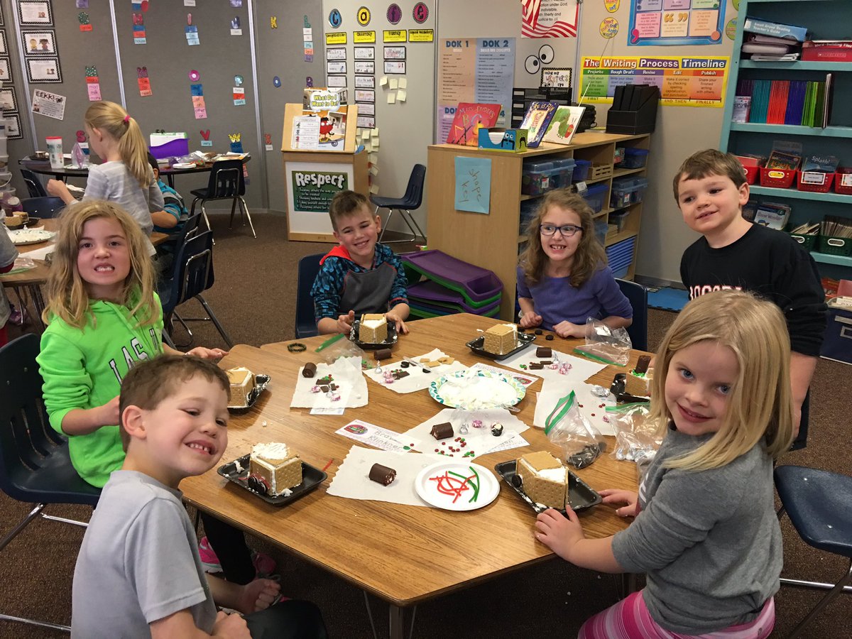 asfelds's tweet image. Making Polar Express trains in first grade! #csestrong #cserocori #cse2028