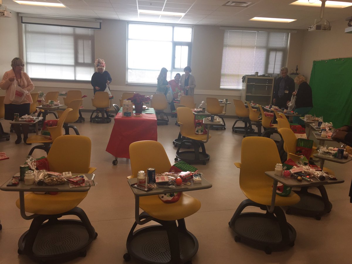 KnightTimeFB's tweet photo. B2 Pod stocking stuffing party #Kellamhigh #vbcpshasjoy https://t.co/ruSDHs5bEx