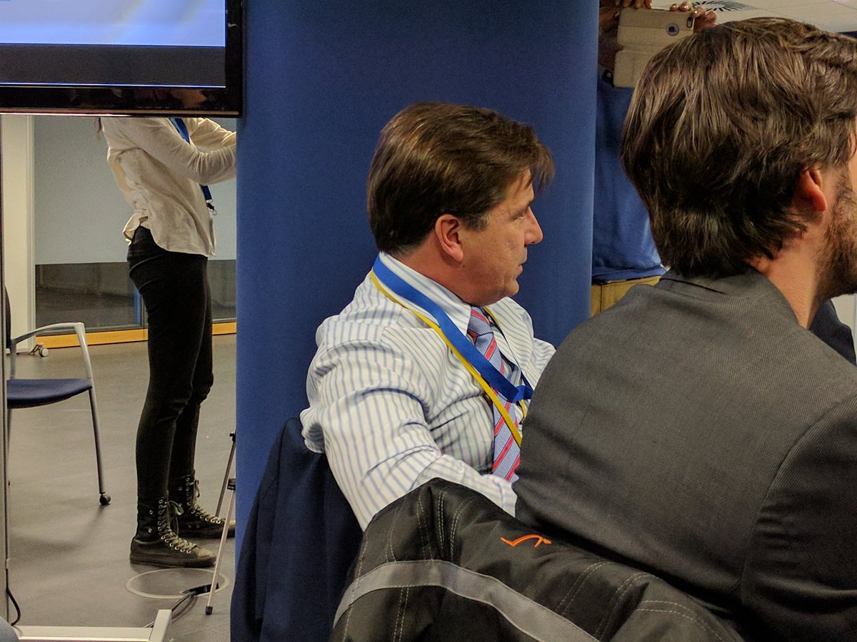 sjunestrand's tweet photo. Presentación: Que es #blockchain un smartcontract / transacción de cualquier cosa @buendiadas y debate @ethereumproject@Endesa https://t.co/fGW2GeDzV3