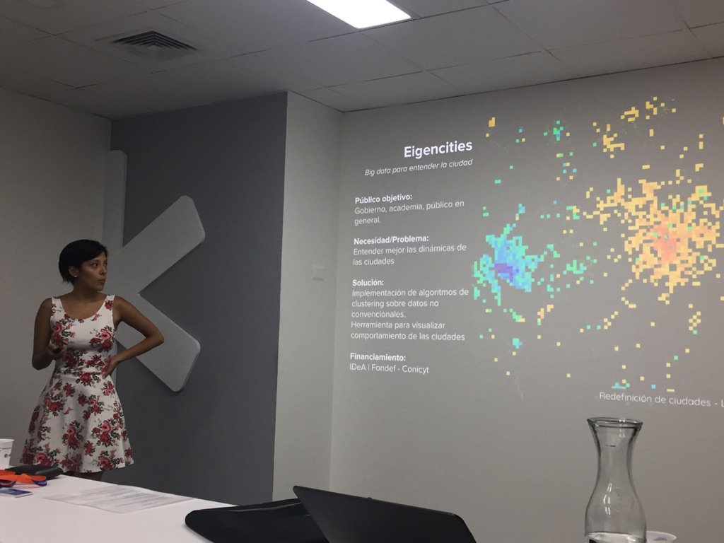 inria_chile's tweet photo. Amanda Ibsen de #InriaChile contando en #Entel sobre el proyecto #Eigencities https://t.co/QsnQY5Irwv
