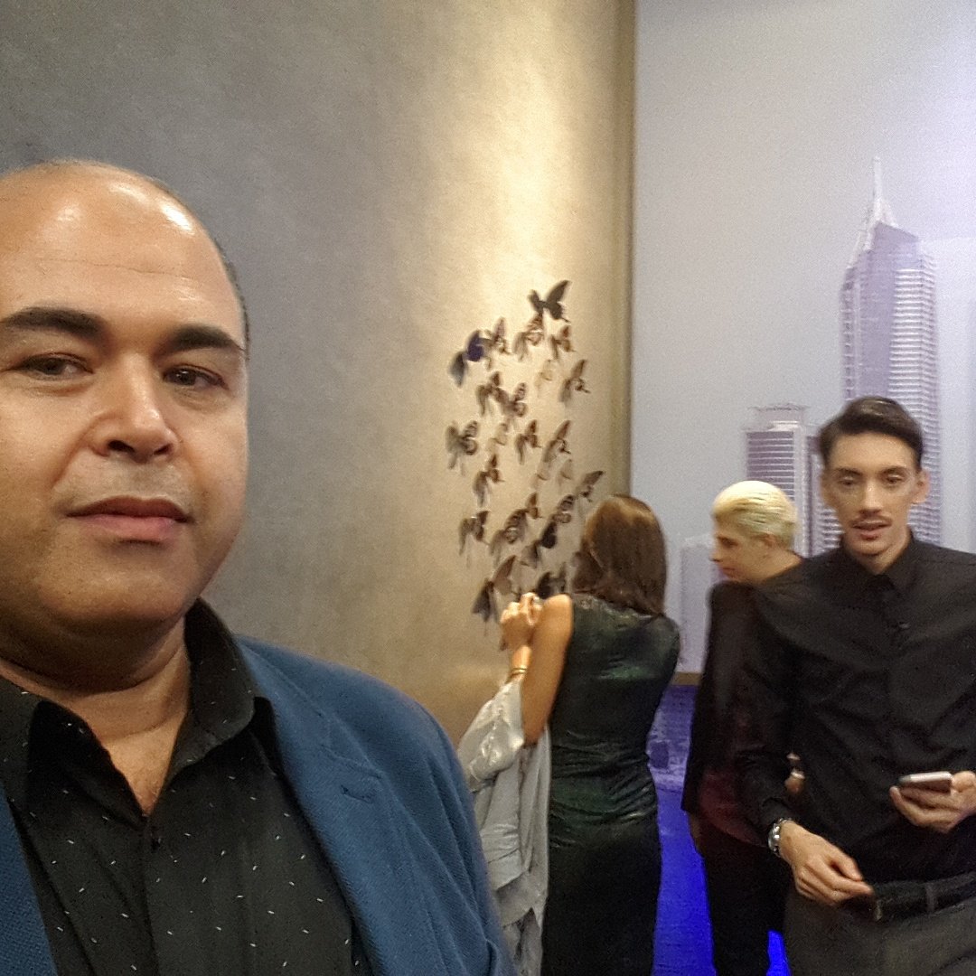 واثق الخطوة يمشي ملك