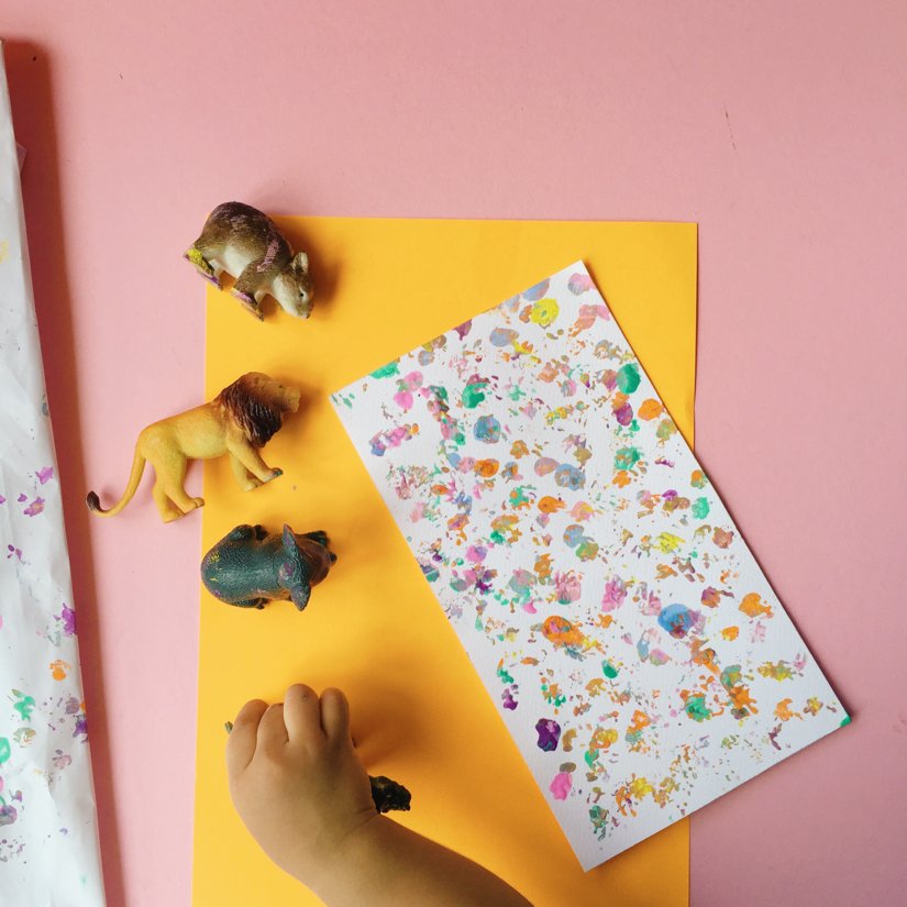 hoppibox's tweet photo. Guest blogger @littlesthands shares 5 fun open-ended art activities to keep your little one busy indoors! https://t.co/jB3KQbMRt5 https://t.co/cSydkCDbi3