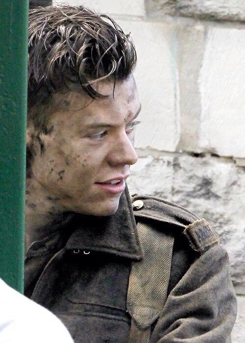 ciaopiacereanna's tweet photo. #WhereIsKevinLouis Si è arruolato con #HarryStyles 💪 https://t.co/qxYZQmCLCA