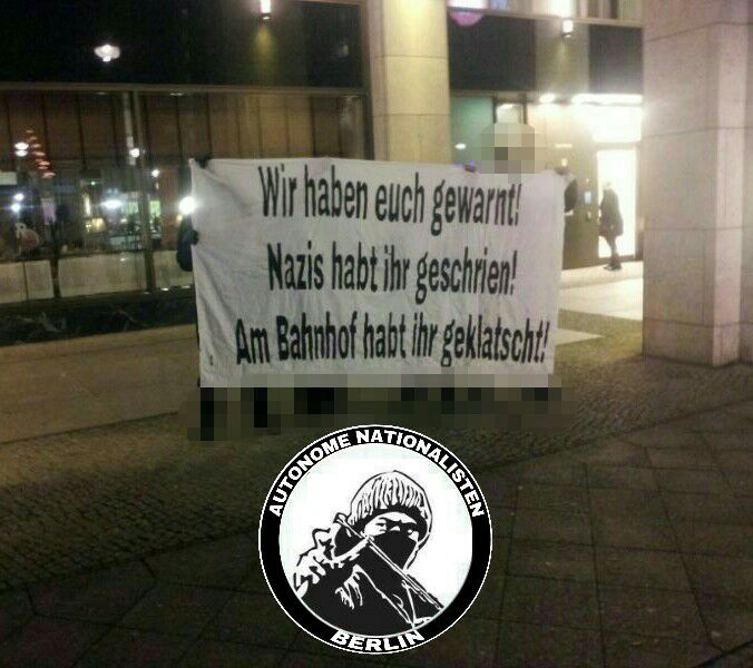 AN_Berlin23's tweet photo. Volkstreue Aktivisten erinnerten an die gestrige Katastrophe mit eindeutigen Botschaften. #NSJetzt #Berlin #BerlinAttack #PrayForBerlin #ANB https://t.co/k44r6IcOBq