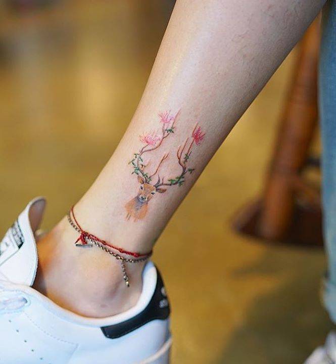 Deer tattoo on the ankle. Tattoo artist: Nando #smalltattoos #tattoos ift.tt/2gZbmkf
