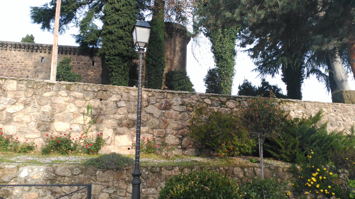 MAKINADORA's tweet photo. @laveramovil @comarcadelavera @losardelavera A #jarandilladelavera #lavera #lugaresconencanto #comarcadelavera #verateando @paradores 🍁🍀🍂🍃 https://t.co/UOp9kjOTxy