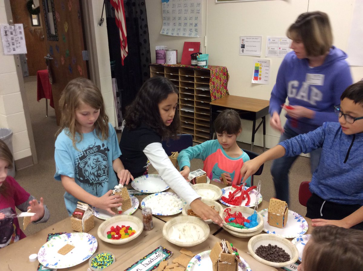 cflanesfirsties's tweet photo. #essdexcels #firstandthirdgradebuddies #gingerbreadhouses https://t.co/roF9iFL6Ym