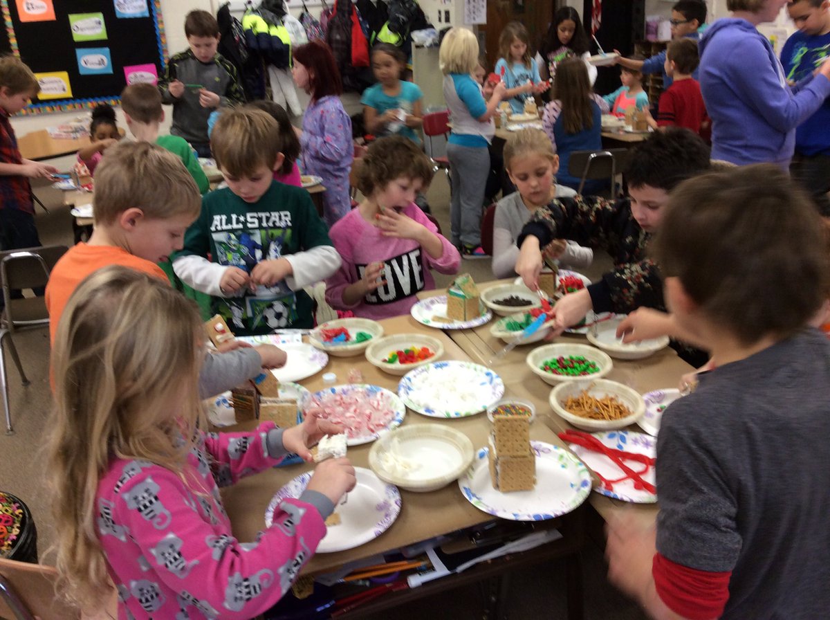 cflanesfirsties's tweet photo. #essdexcels #firstandthirdgradebuddies #gingerbreadhouses https://t.co/roF9iFL6Ym
