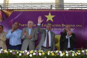 Leonel dice a los peledeístas no deben cambiar un empleo por la defensa del pueblo elcorreo.do/index.php/poli…