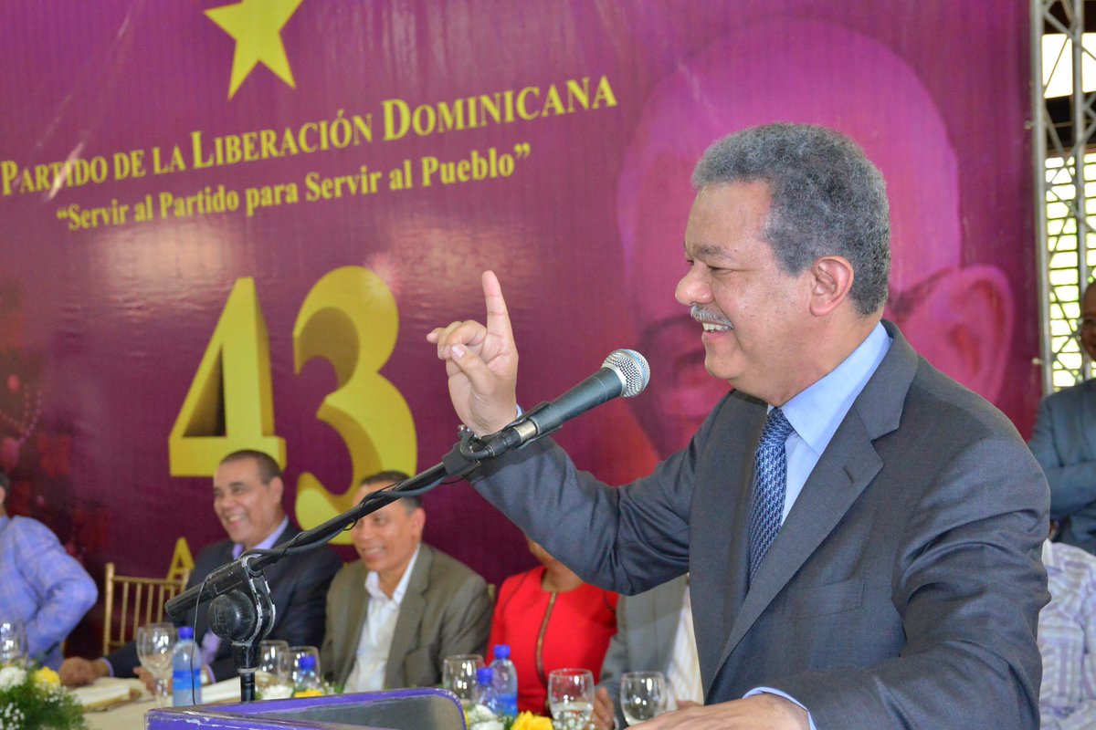 LeonelFernandez's tweet photo. Con SG @ReinaldoPared en San Pedro de Macorís, disfrutando el almuerzo navideño del @PLDenlinea con la dirección política de la región este. https://t.co/FdwJmuKqBC