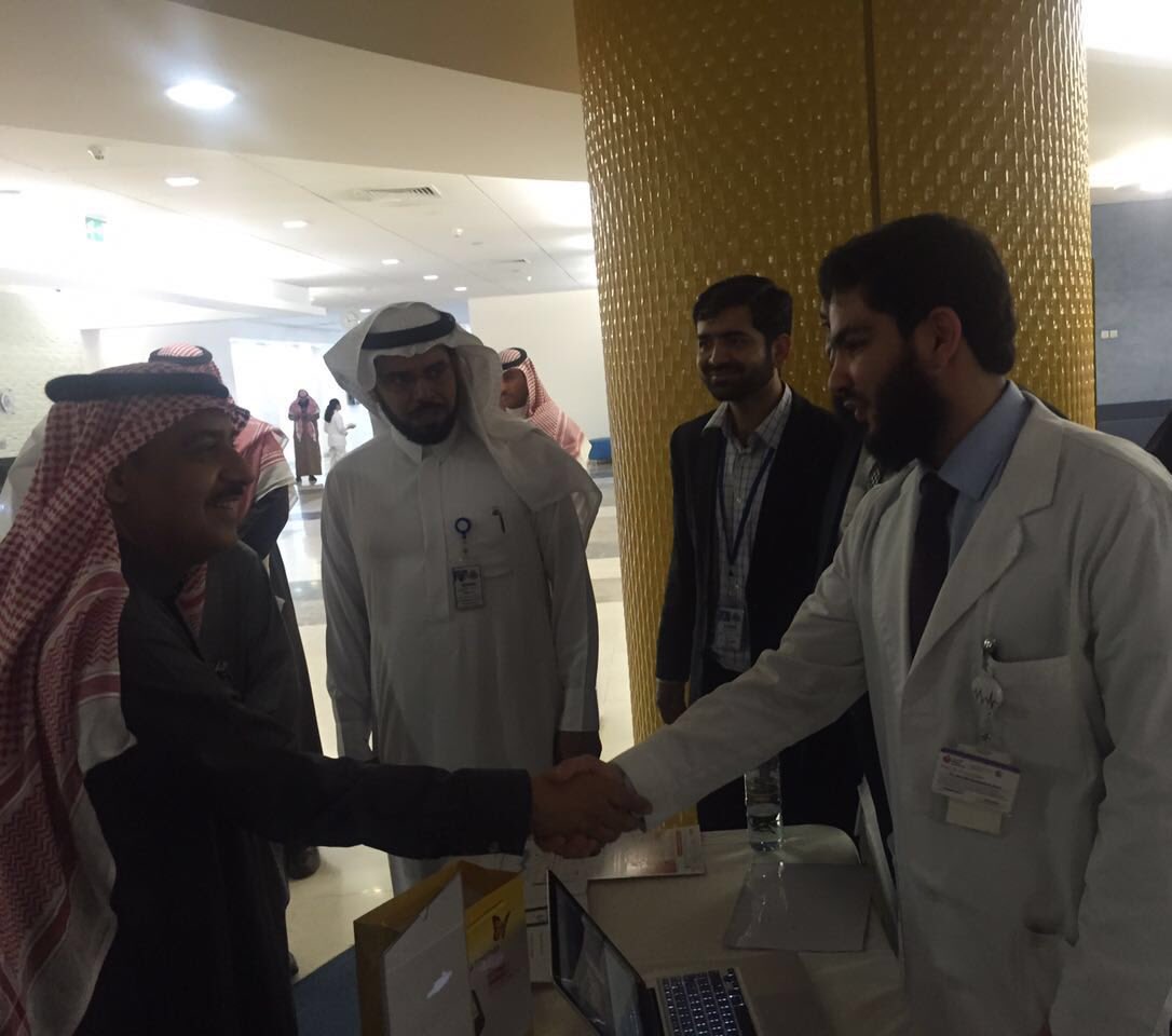 د. سامي العنزي (طبيب أطفال) سعودي في الحرس الوطني وللمرة الثالثة يصحح أخطاء في المرجع الأكبر في طب الأطفال .. نيلسون
فخورون بك يادكتور سامي