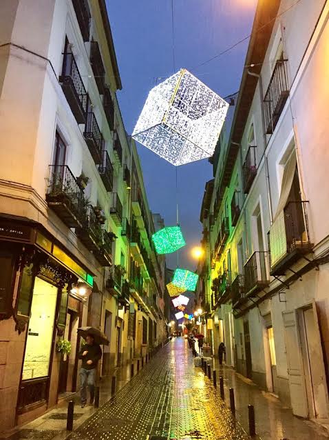kosumeikuu's tweet photo. El Barrio de las Letras: el destino perfecto para tus compras navideñas https://t.co/0KdiNRo3lk  @Barriolasletras https://t.co/DWLSUq9itF