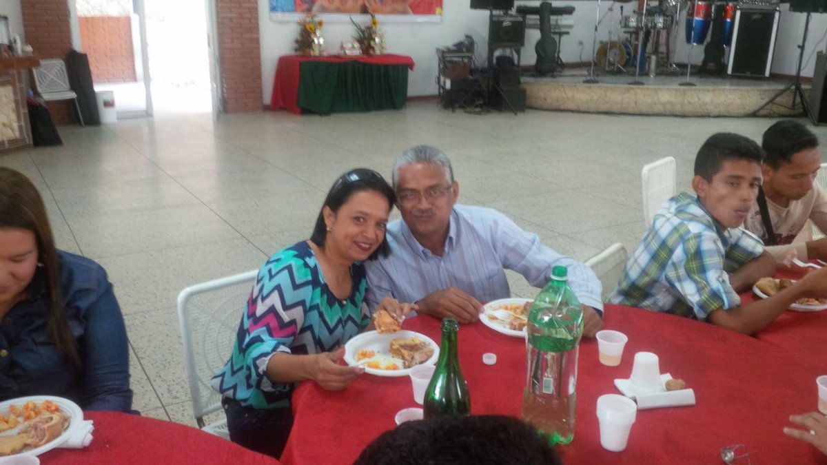 epsdistal's tweet photo. #DistalS.ACompartirNavideño todo el equipo Distal CLAP Estado Mayor celebran la Navidad Distalera https://t.co/WxrM28T3BI
