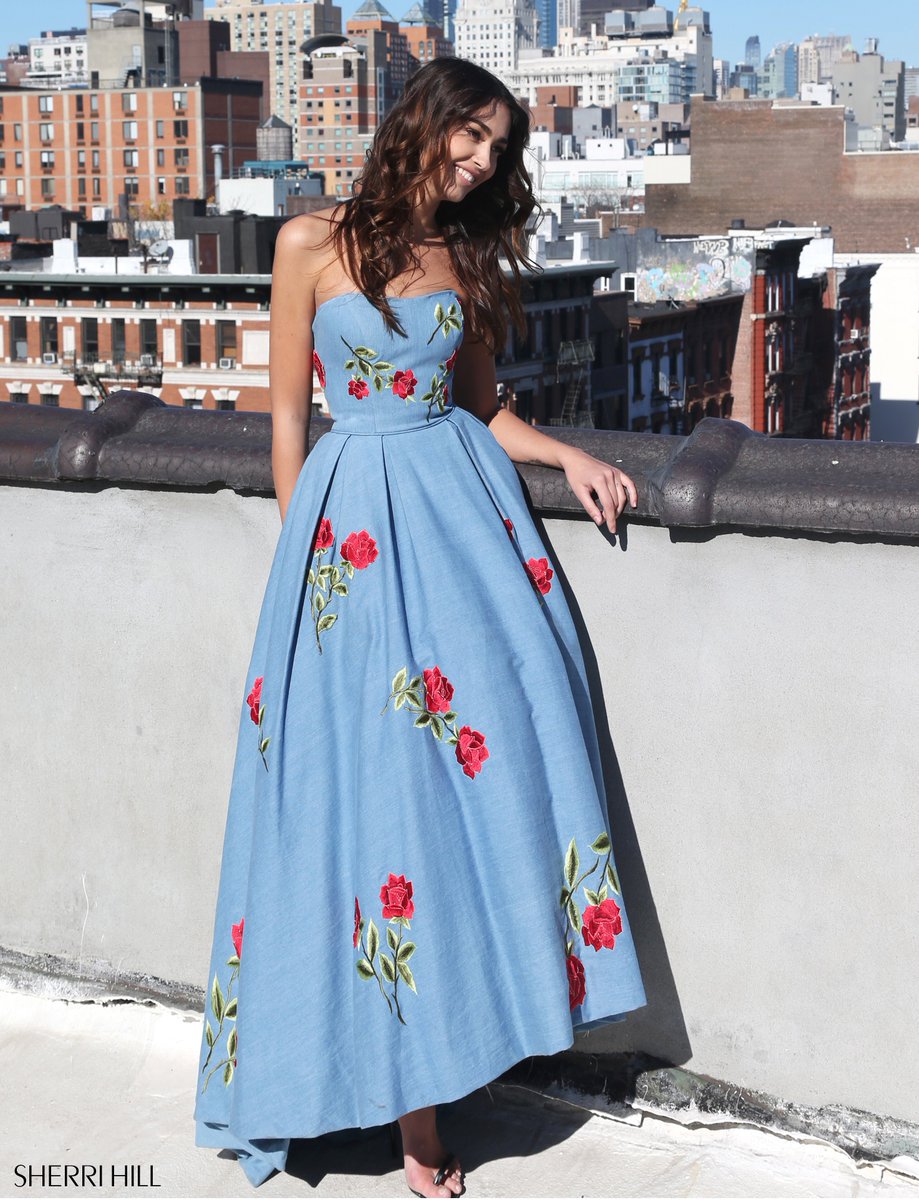 SherriHill's tweet image. New York State of Mind. 🗽🏙💙🎶 #SherriHill #denim #roses #NYC