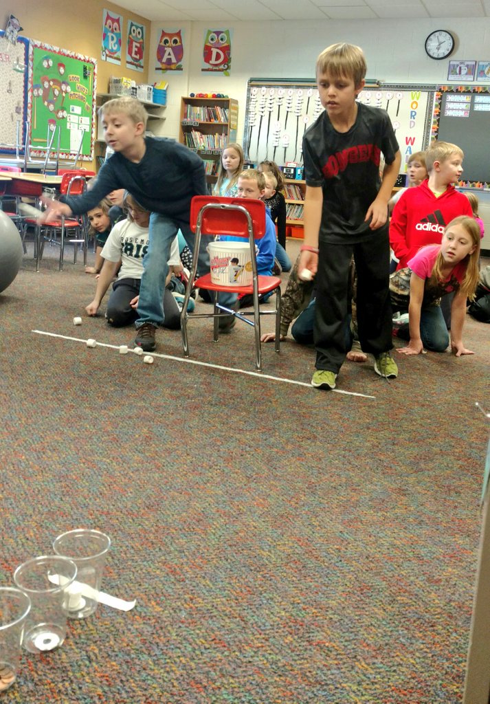 MrsKadrlik's tweet photo. #cfelem PBIS celebration - minute to win it - 3rd grade style.
#nutstacker #ornamentbalance #marshmallowtoss #treestack https://t.co/2BP4aObdBq