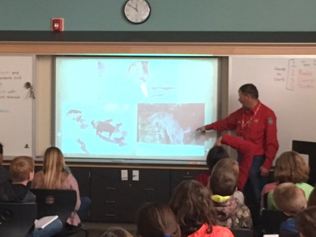 LMS_6thGrade's tweet photo. Brian DeBolt from the Wyoming Game and Fish Department joined 6th grade today to discuss wildlife and winter ecology @WGFD @Fremont1_LMS https://t.co/FYROZz9PI0
