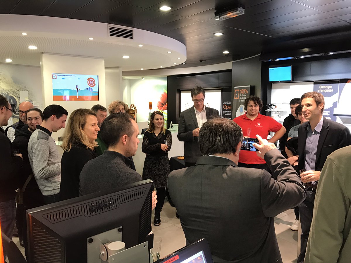 OrangeBretagne's tweet photo. Merci à tous les participants du #twaperoBrest ! De jolies rencontres qui en annoncent d'autres https://t.co/oj0b9YvACC