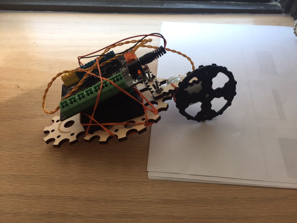 Experimenting with how to use #hummingbirdkit with the <a href="/TinkeringLabs/">Tinkering Labs</a> catalyst kit