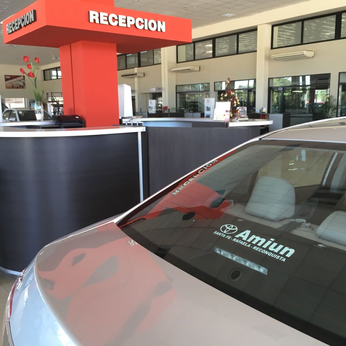 TecnomOk's tweet photo. Ya estamos en @AmiunSantaFe Concesionario Oficial Toyota, capacitando a sus equipos comerciales para la implementación de #Nubux #TecnomCRM https://t.co/Z8qP0OZsfu
