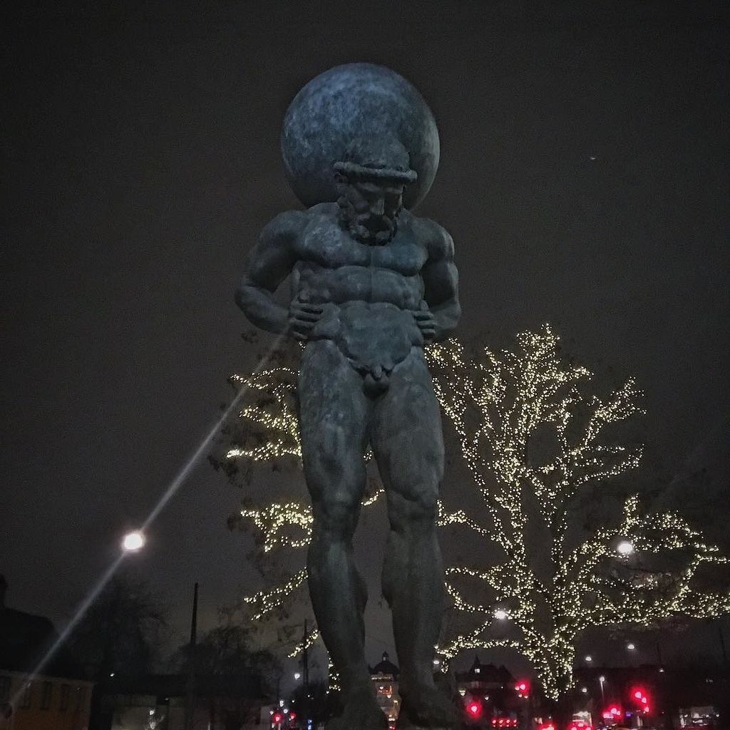 nina_salomons's tweet photo. I love Copenhagen ! It's beautiful , dark, clean and has some stunning designs! 
#jellybee… https://t.co/OaOqbcqwb0 https://t.co/yx5dEorXXo