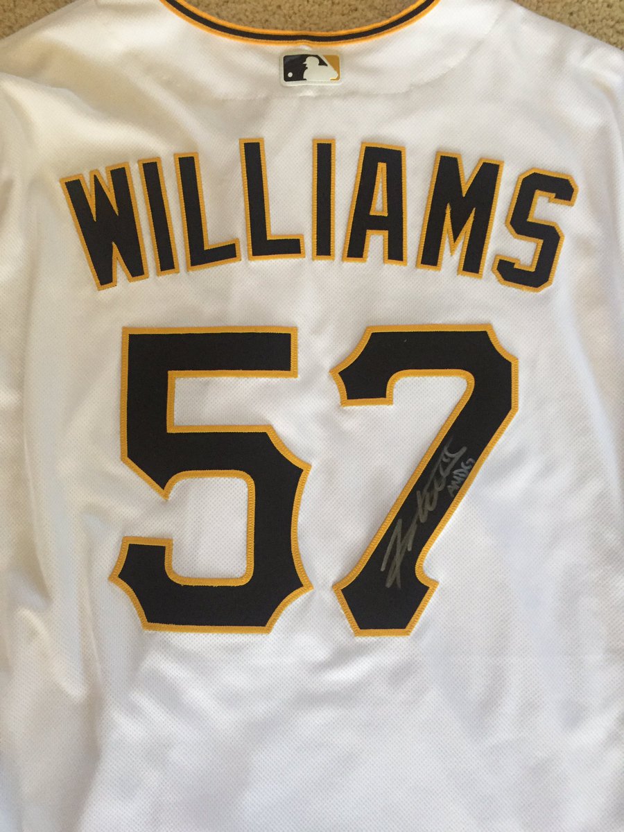 MeLlamoTrevor's tweet photo. Last day of my Christmas giveaways! A signed Pirates jersey. RT for a chance to win. A random follower will be chosen tomorrow 🎄🎄🎄🎄🎄💃🏻💃🏻💃🏻💃🏻 https://t.co/ALE2O19OFu