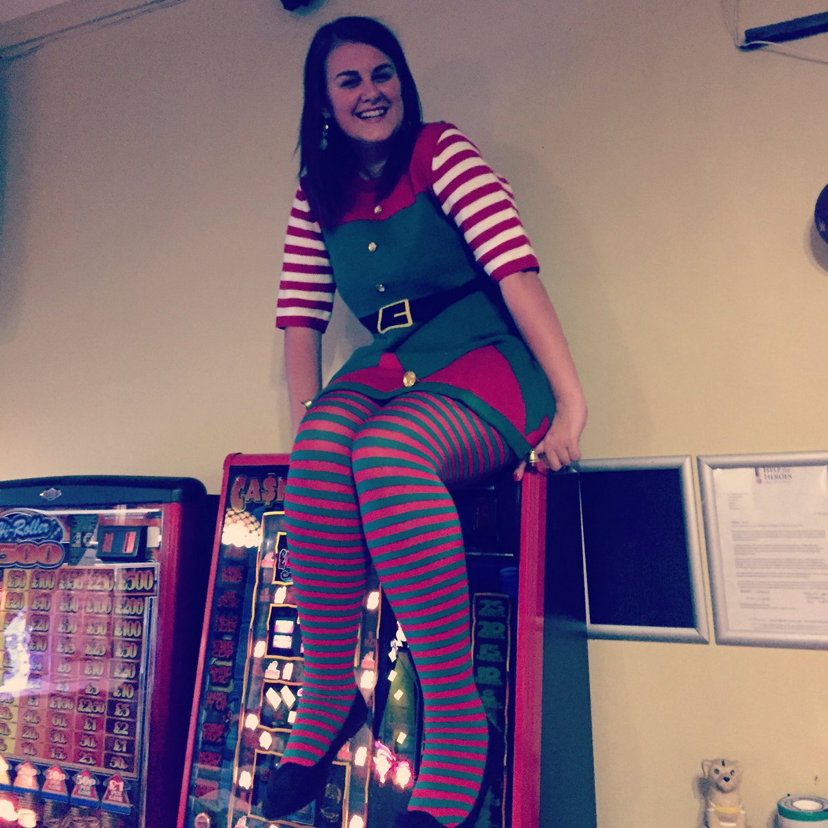 ChloChloSparks's tweet image. School Night and im drunk!! #BarmaidProblems #ElfOnAShelf