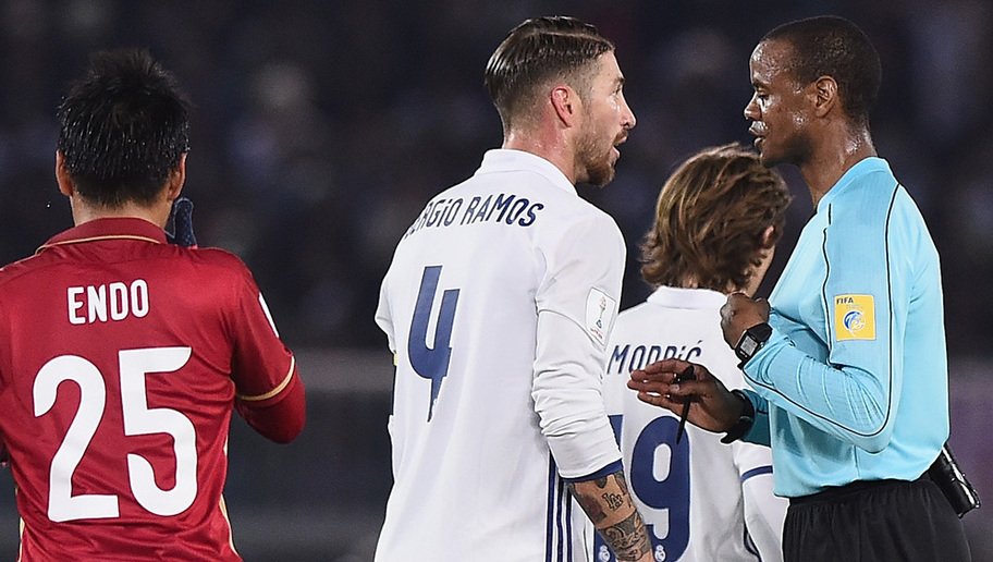 REVELADO | La ridícula excusa del árbitro de la final del Mundialito para no expulsar a Sergio Ramos bit.ly/2gZ9bx9