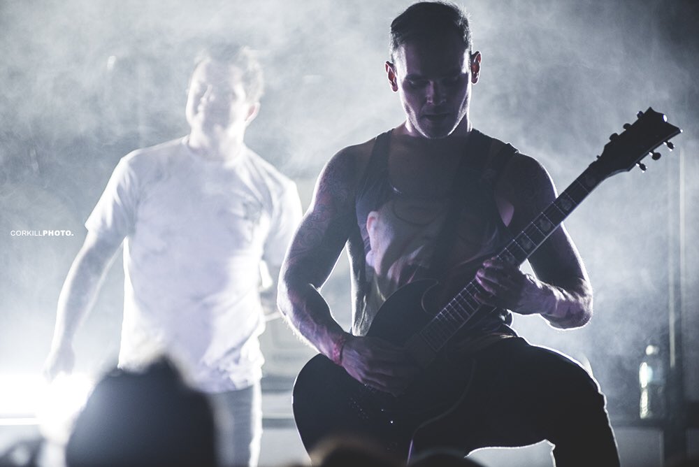 Travismiguel's tweet photo. Had a hoot this past weekend at #foundationfest 📸: @CorkillPhoto #atreyu #espguitars #evhgear #cleartonestrings #emgpickups #futone https://t.co/JQnwnCksZq