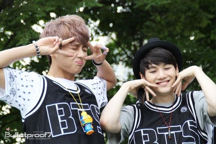 MeninaMuito's tweet photo. Esses dois Tae Tae &amp; Suga 😍💖💓 https://t.co/i47oys2Pe4