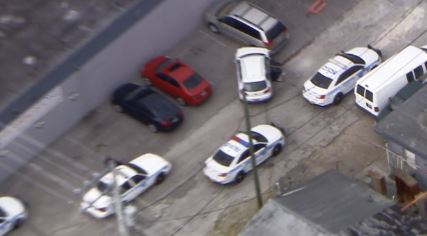 Driver flees after crashing into Miami police vehicle during chase, authorities say bit.ly/2h9Fy1i https://t.co/Urfu7TW1CL