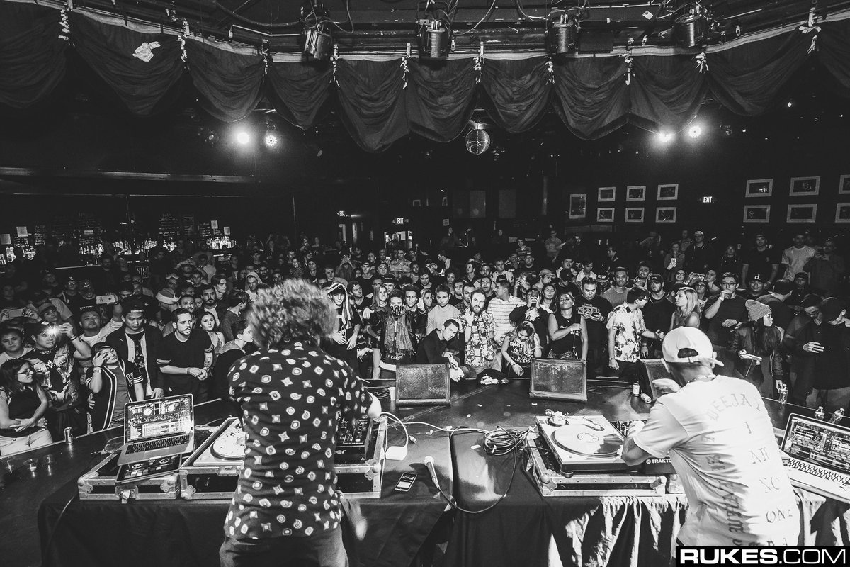 rukes's tweet photo. Pics: #APositiveSpin w/@CRAZEARONI @GASLAMPKILLER @killthenoise @Jauzofficial @GetterOfficial @Mat_Zo @djacslater  : https://t.co/7TTjc3FBEz https://t.co/atWYQEQo92