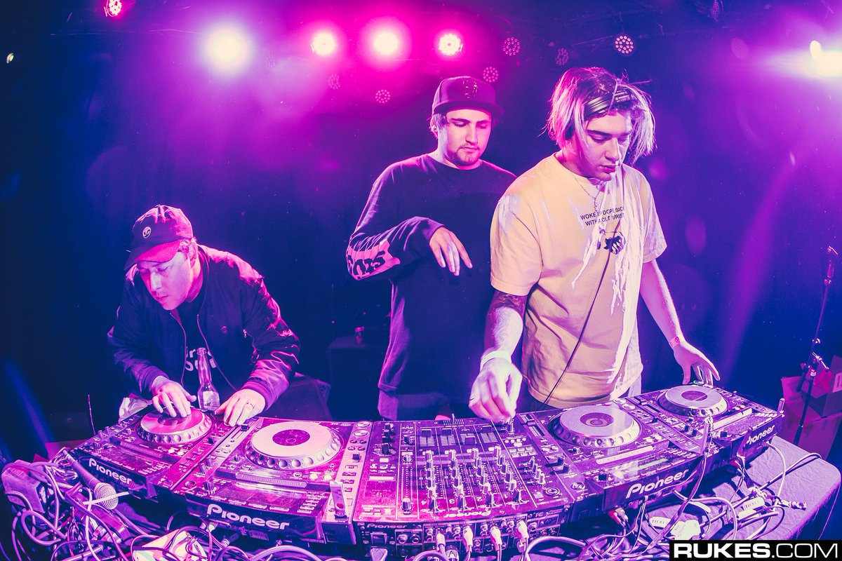 rukes's tweet photo. Pics: #APositiveSpin w/@CRAZEARONI @GASLAMPKILLER @killthenoise @Jauzofficial @GetterOfficial @Mat_Zo @djacslater  : https://t.co/7TTjc3FBEz https://t.co/atWYQEQo92