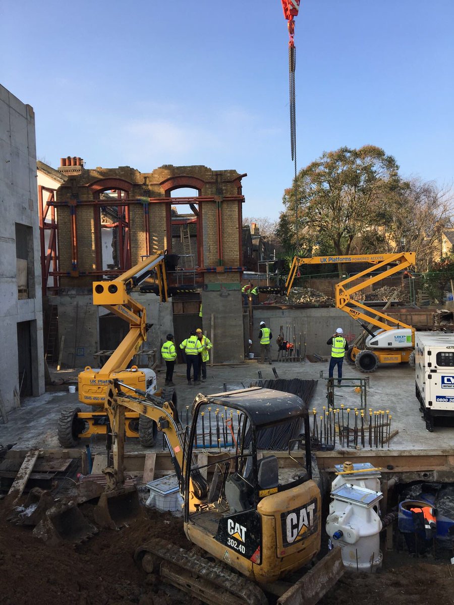 ChameleonLDN's tweet photo. Steelwork starting to go up today at #TheSet #CabulRoad #Battersea #London #Residential #ForSale https://t.co/atJilXTZMS @SavillsUK https://t.co/q9aeYHFOs1