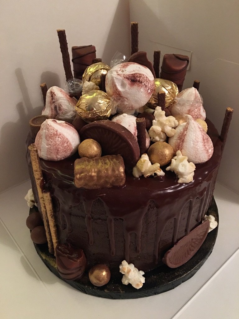 plebdeb's tweet photo. Finished #ganache #chocolate #meringuekisses https://t.co/zaX9KKQgtj