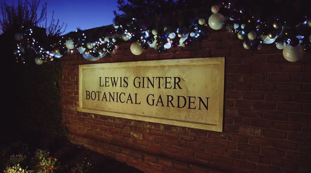 lewisginter's tweet image. Can you capture Dominion GardenFest of Lights excitement in a video? Joey Tran has! @jbvtran @thisisdoubletake #RVA bit.ly/SeeGFest