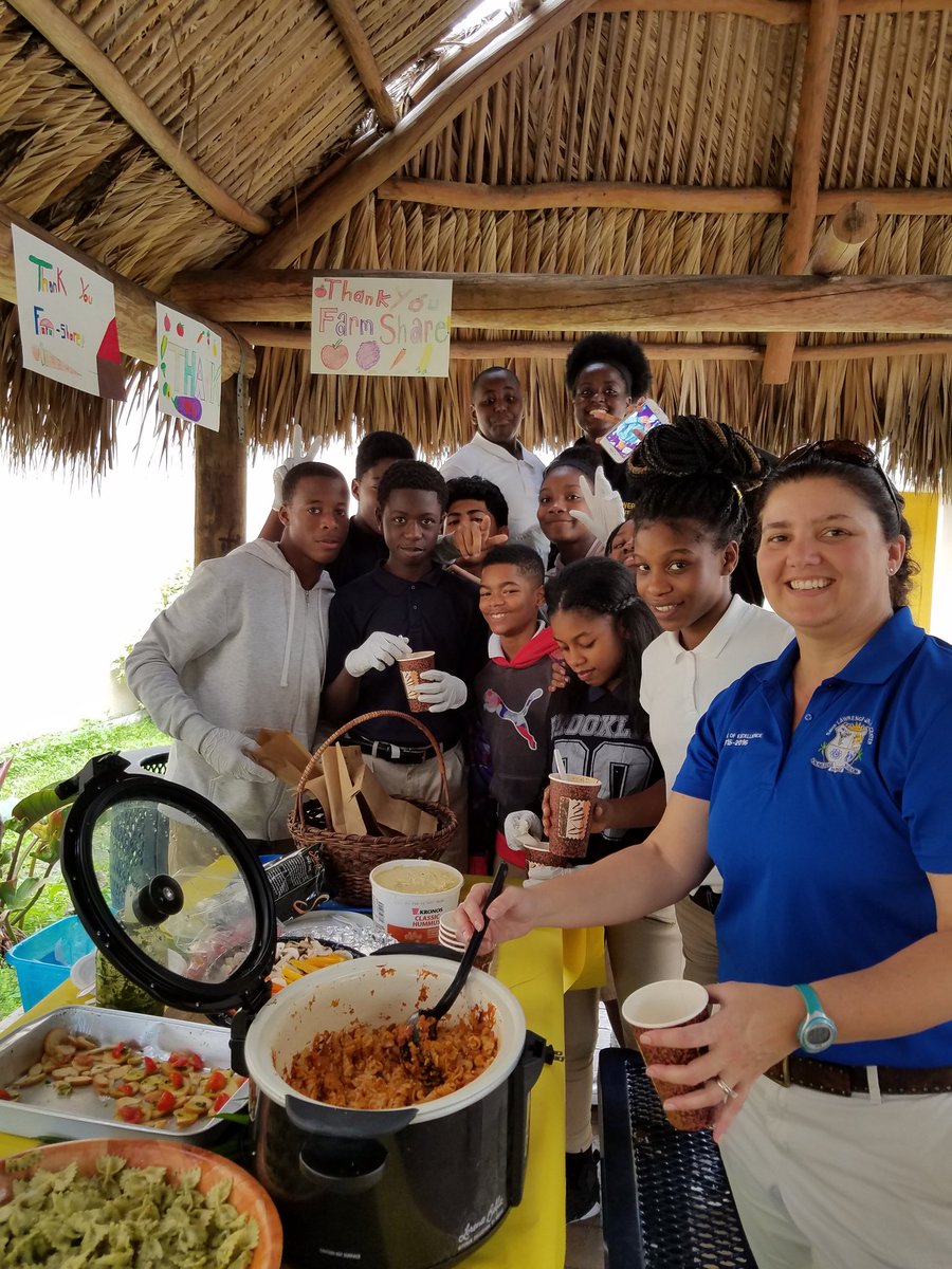 Rodriguez1Jani's tweet photo. @DavidLawrenceK8 students, parents &amp; community enjoying the fruit of their gardening labor #gardening #sustainability #veggiesaregood https://t.co/6B16XeKNpB