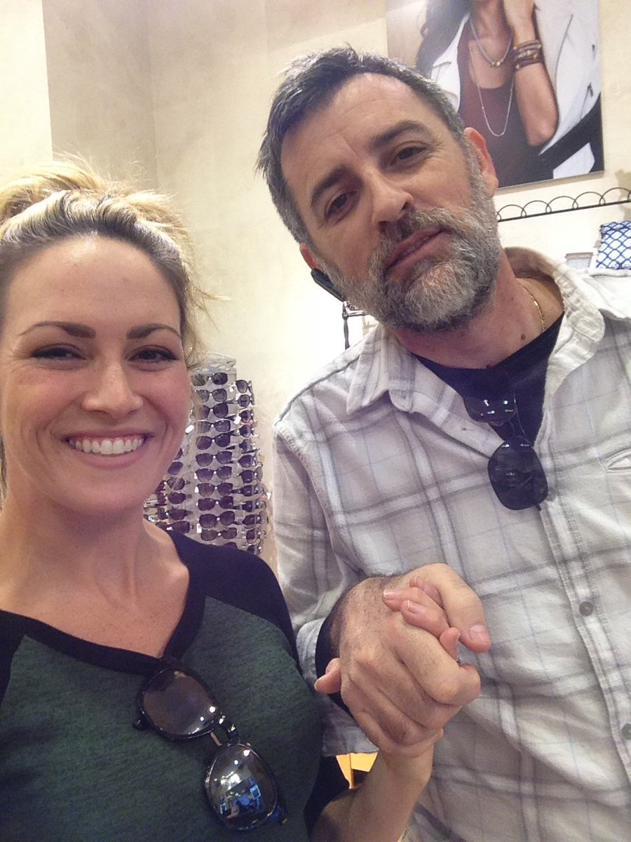 handsacross_us's tweet photo. And of course, a new friend :)
OVER THE TOP nice guy 
✋🏻😊 #HandsAcross #HandsAcrossChallenge #unity #sharethelove #weareallone #bethechange https://t.co/7xV06hBiqj