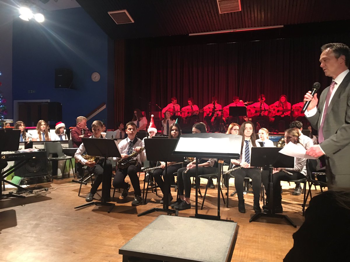 Audience participation too <a href="/NewbattleMusic/">Newbattle Music & Drama</a> concert and beautiful music with lots of old favourites! #proudheadteachers #fantasticmusicians