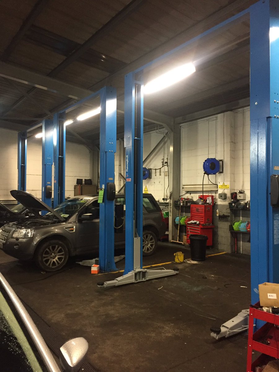 Equipcoireland's tweet image. New install today in @GreenAutoServ #ravaglioli #garageequipment #rav #tools #2postlift #mechanic