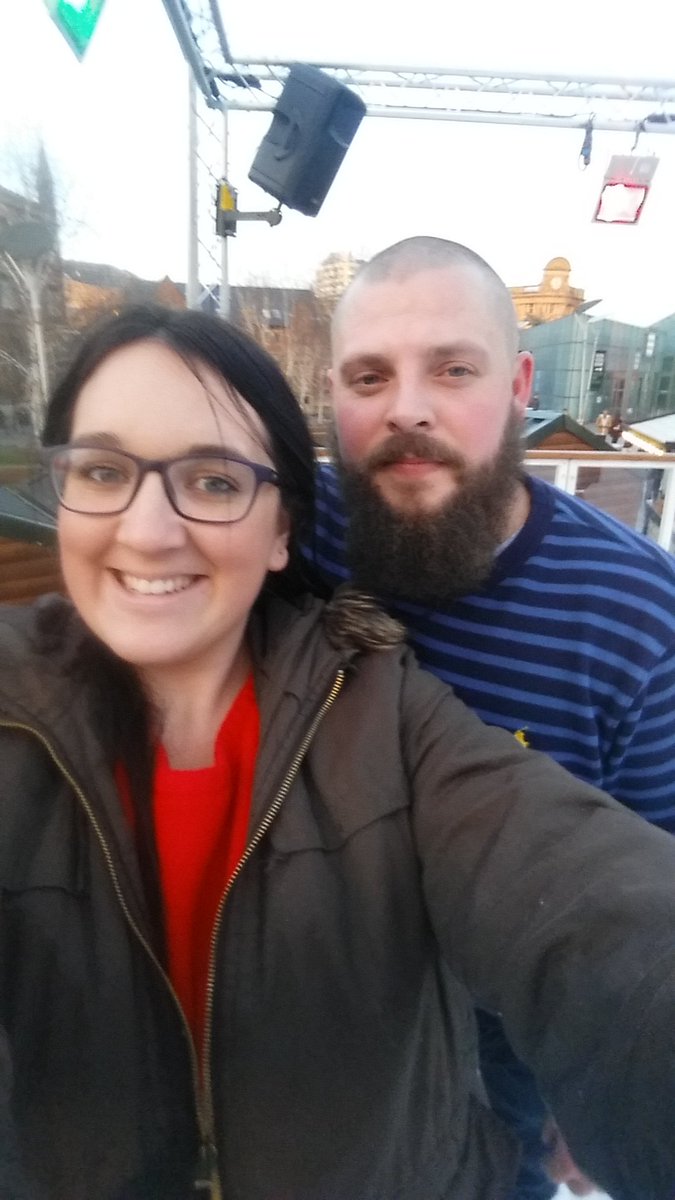 sj_shellie's tweet photo. So much fun!!#ManchesterChristmasMarkets #manchester #iceskating #icerink https://t.co/naCq4IRVqe