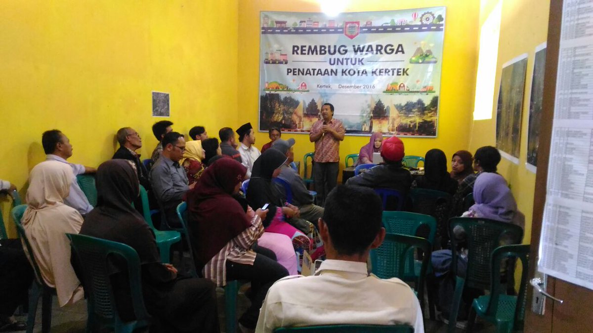 bappedawonosobo's tweet photo. #RembugWarga lokasi 2: di pasar #Kertek berlangsung meriah setiap pegiat pasar antusias @ganjarpranowo @Wonosobo @PolresWonosobo https://t.co/tgbpVskg51
